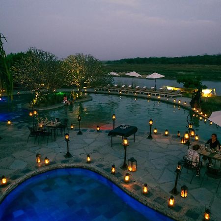 บาราฮี จังเกิ้ล ลอดจ์ Hotel Meghauli ภายนอก รูปภาพ
