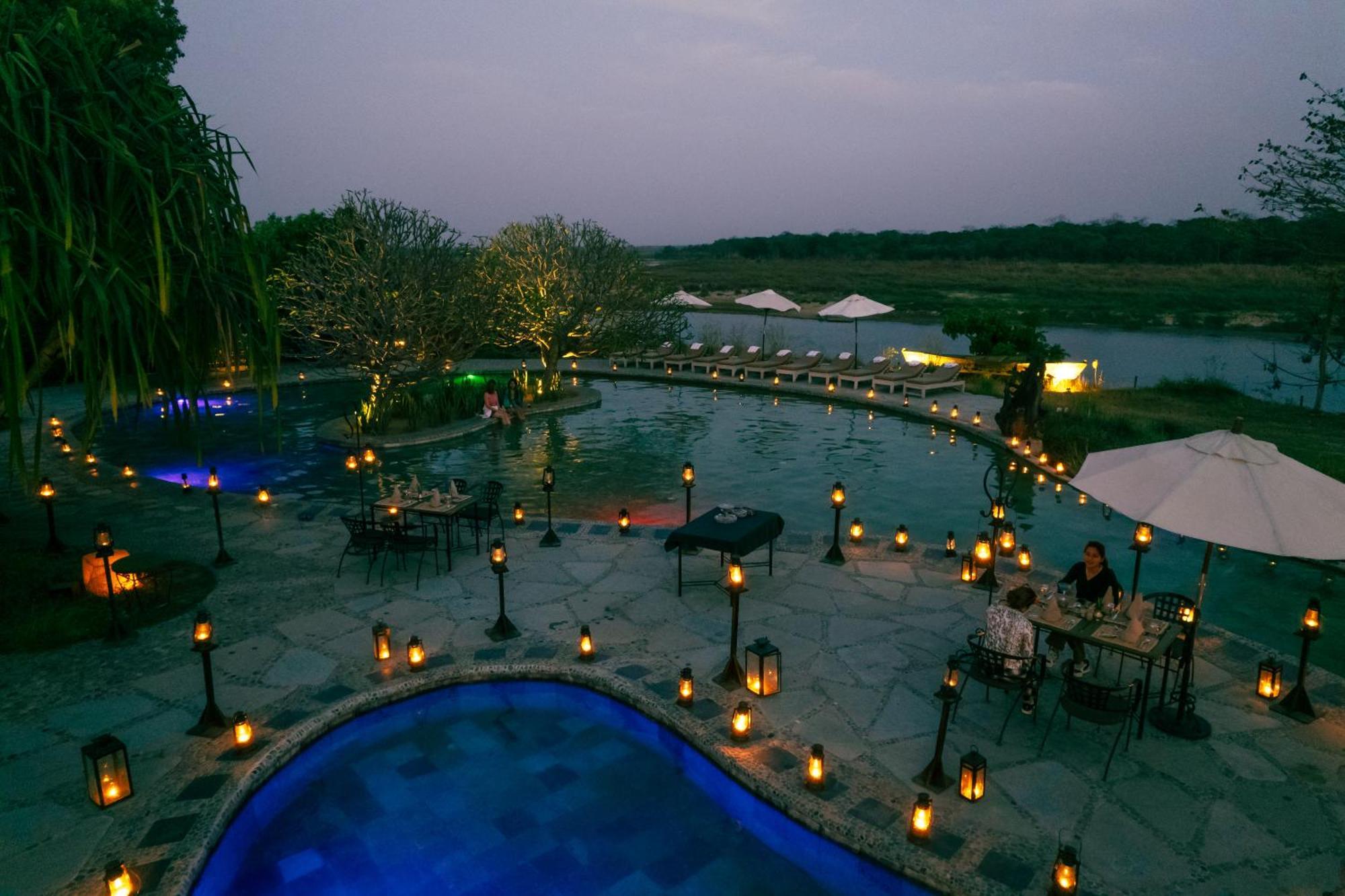 บาราฮี จังเกิ้ล ลอดจ์ Hotel Meghauli ภายนอก รูปภาพ