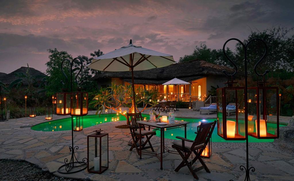 บาราฮี จังเกิ้ล ลอดจ์ Hotel Meghauli ภายนอก รูปภาพ