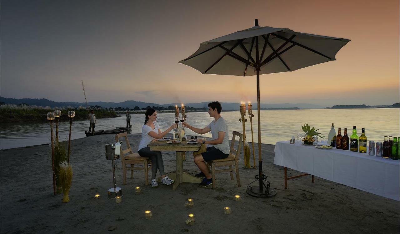 บาราฮี จังเกิ้ล ลอดจ์ Hotel Meghauli ภายนอก รูปภาพ