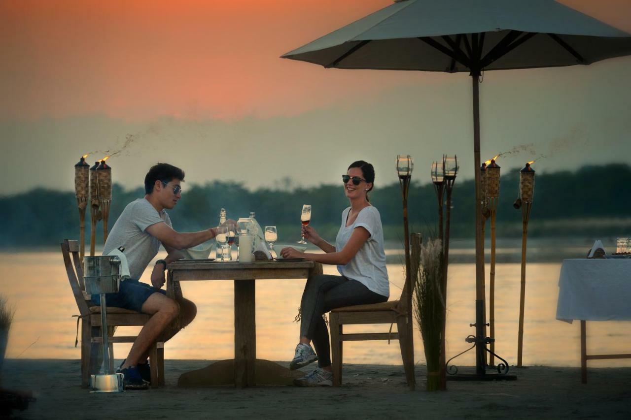 บาราฮี จังเกิ้ล ลอดจ์ Hotel Meghauli ภายนอก รูปภาพ