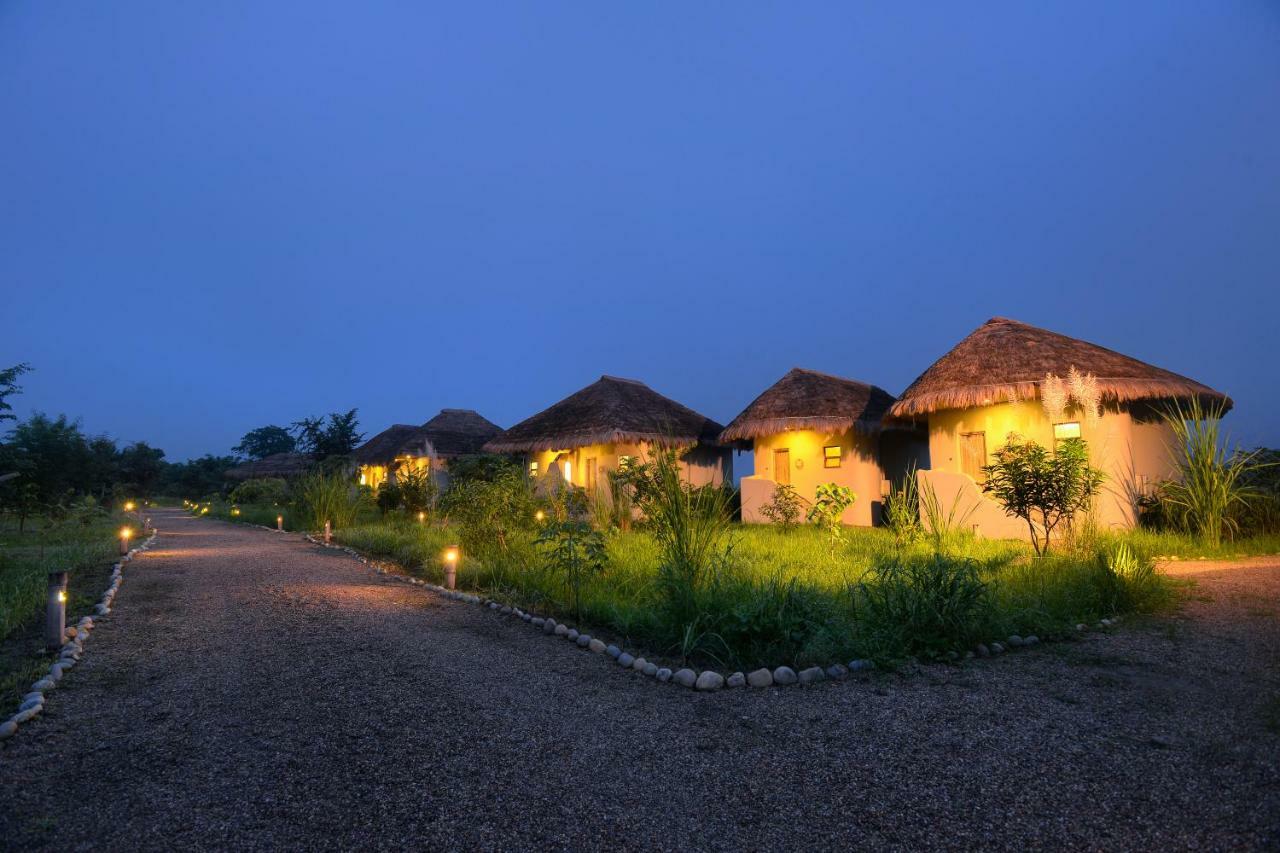 บาราฮี จังเกิ้ล ลอดจ์ Hotel Meghauli ภายนอก รูปภาพ