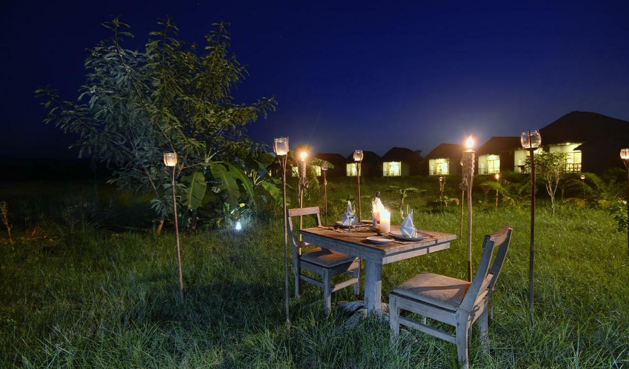 บาราฮี จังเกิ้ล ลอดจ์ Hotel Meghauli ภายนอก รูปภาพ